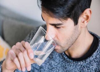 Gárgaras con agua y sal. Para qué sirven y cómo pueden ayudarte.