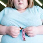Más del 60% de niños y adolescentes con obesidad presenta dificultades para sentarse y levantarse