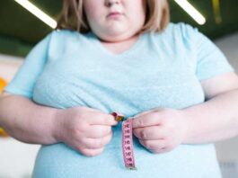 Más del 60% de niños y adolescentes con obesidad presenta dificultades para sentarse y levantarse