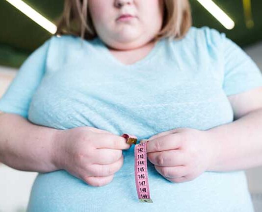 Más del 60% de niños y adolescentes con obesidad presenta dificultades para sentarse y levantarse